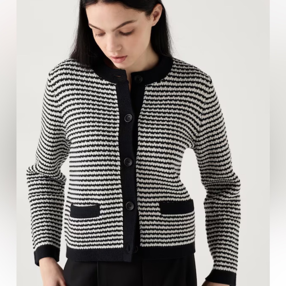 Uniqlo Knitted Short Lady Jacket in Striped
